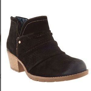 Earth Origins “Amanda” suede bootie size 7.